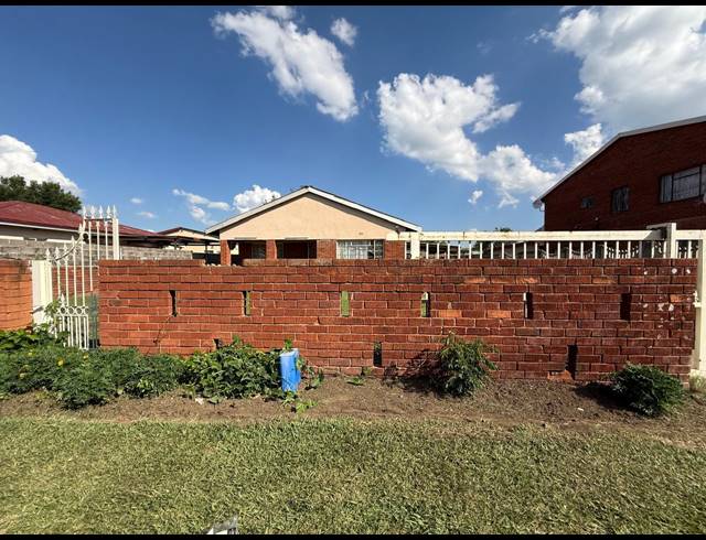 6 BEDROOM HOUSE FOR SALE IN LENNOXTON